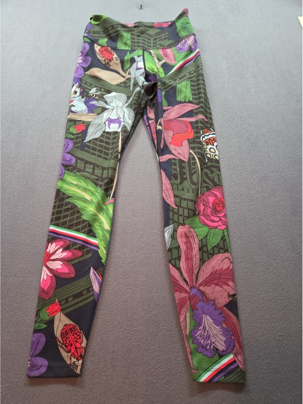 women's floral athletic leggings by Nike size S
